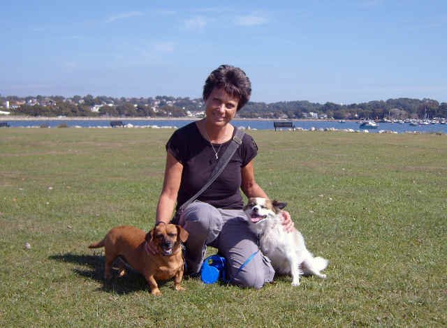Den, Lady & Luna taking a walk on Poole seafront, having just arrived by ferry, en route from Alicante to England.